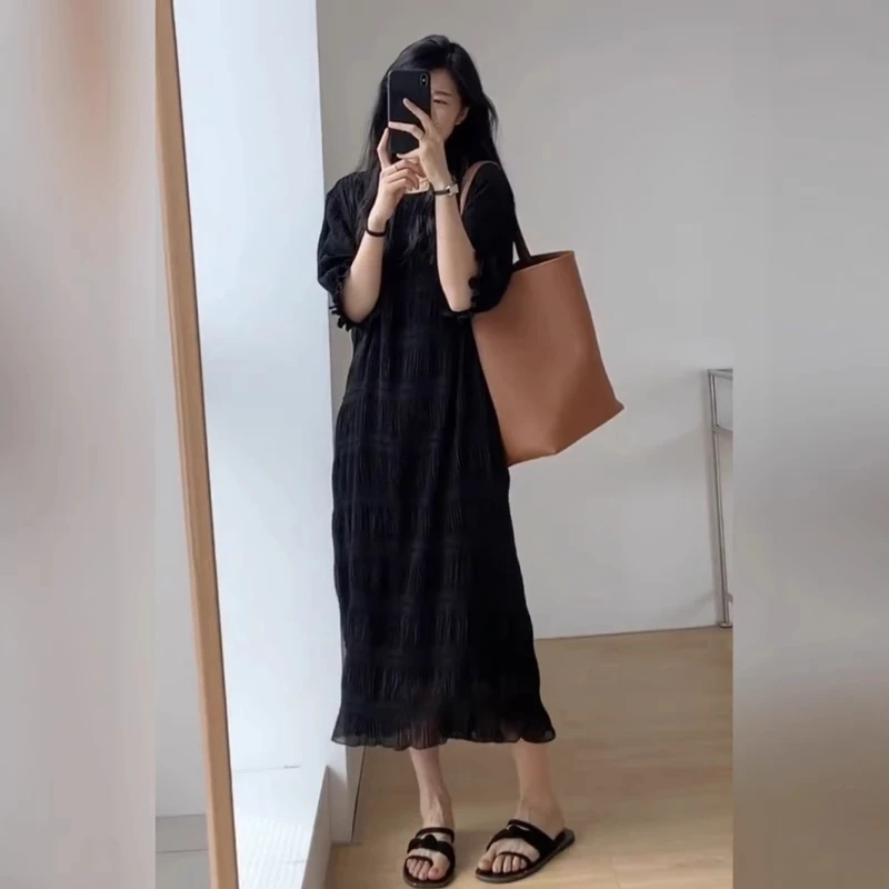 大码女装秋季时尚设计感雪纺褶皱连衣裙胖mm遮肉显瘦赫本风小黑裙