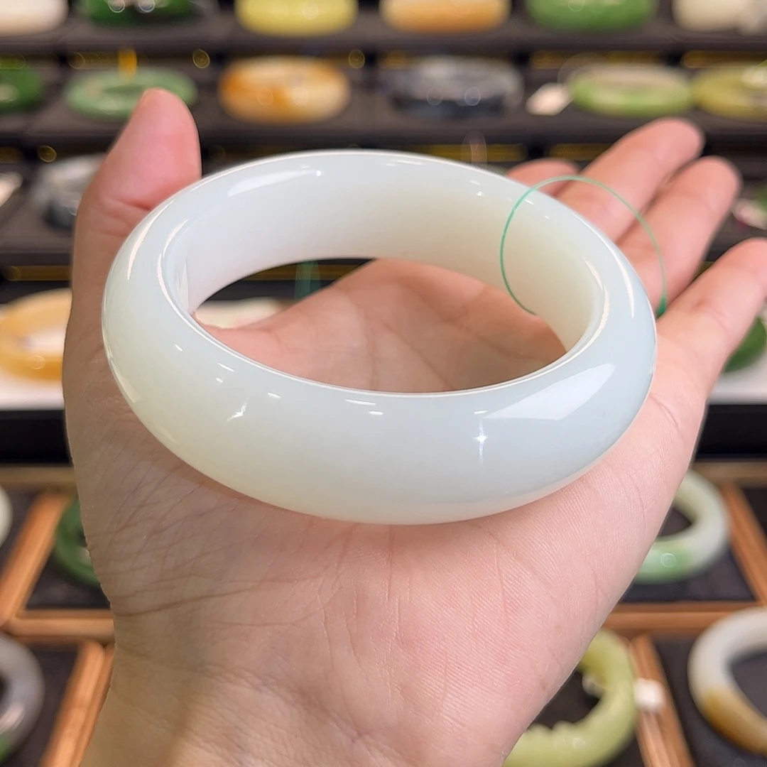 和田玉未镶嵌手镯宽版大白