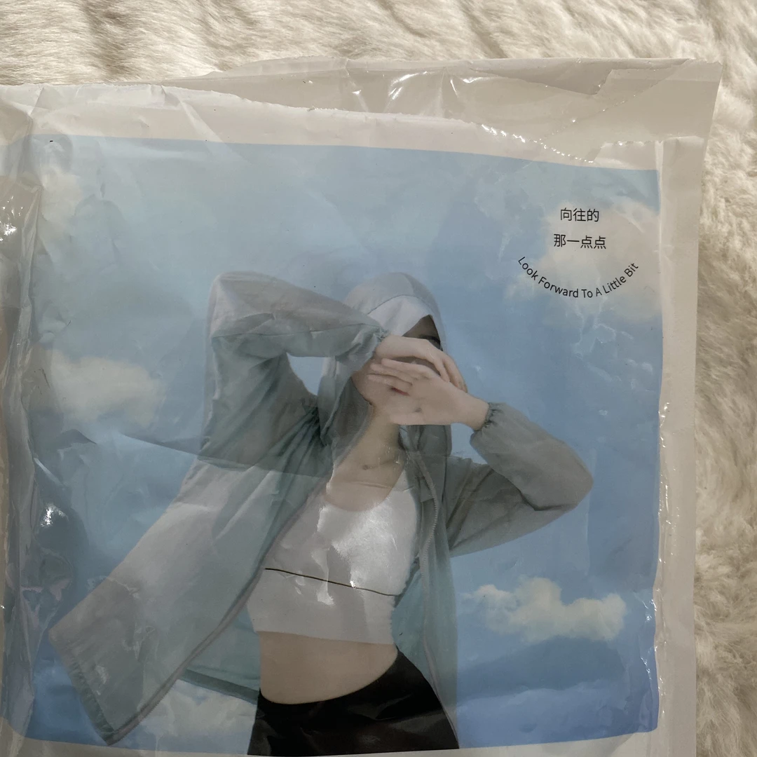 帽身一体轻薄款防晒衣