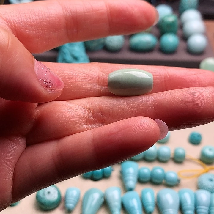 绿松石未镶嵌颈饰