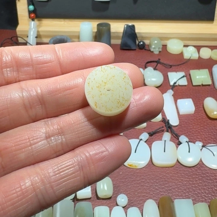 蜜***饼和田玉未镶嵌吊坠(不含链)