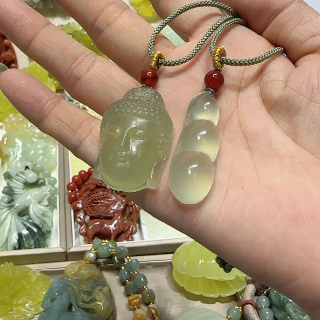 未镶嵌蛇纹石玉吊坠