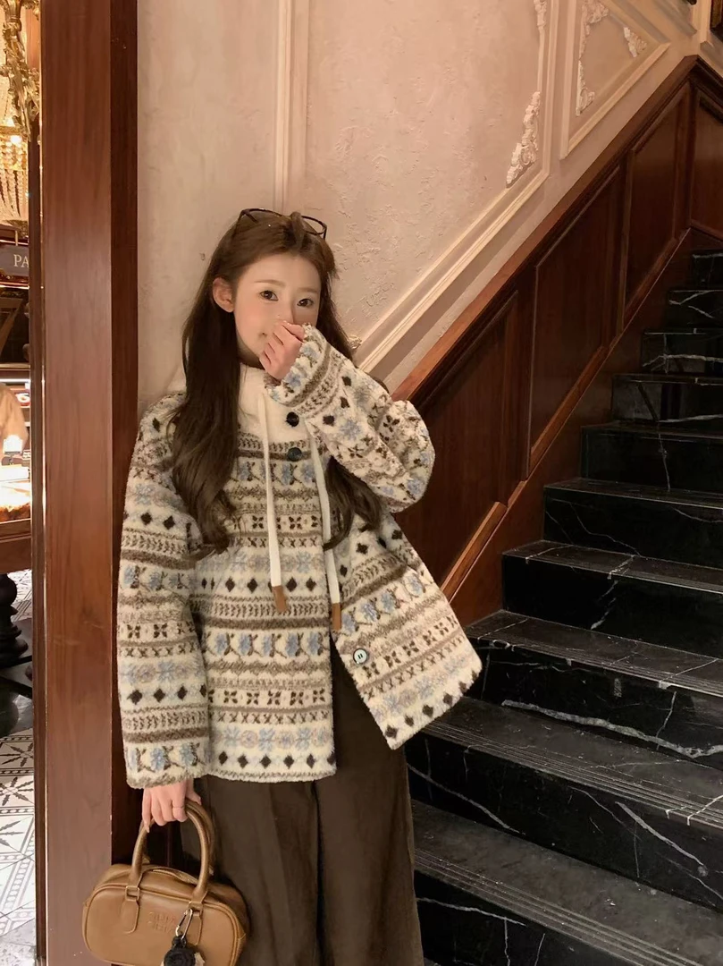 费尔岛羊羔毛外套女2025冬季新款连帽百搭皮毛一体摇粒绒毛毛外套