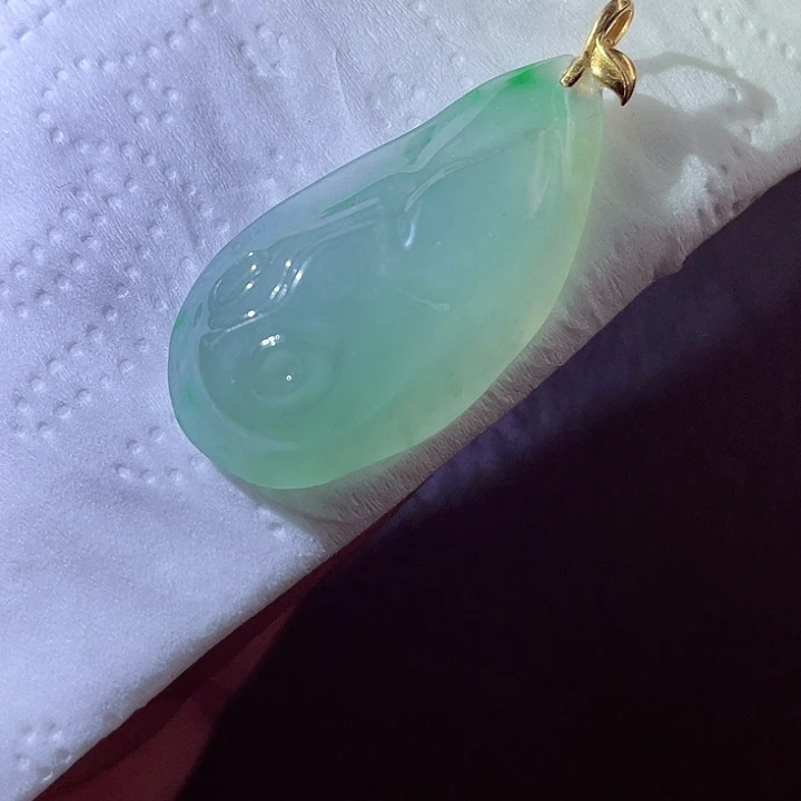 翡翠18K金镶嵌颈饰翡翠