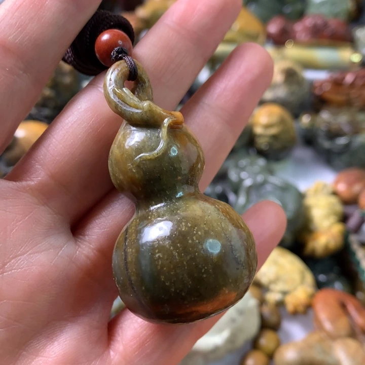 未镶嵌岫岩河磨玉（透闪石质玉）把件