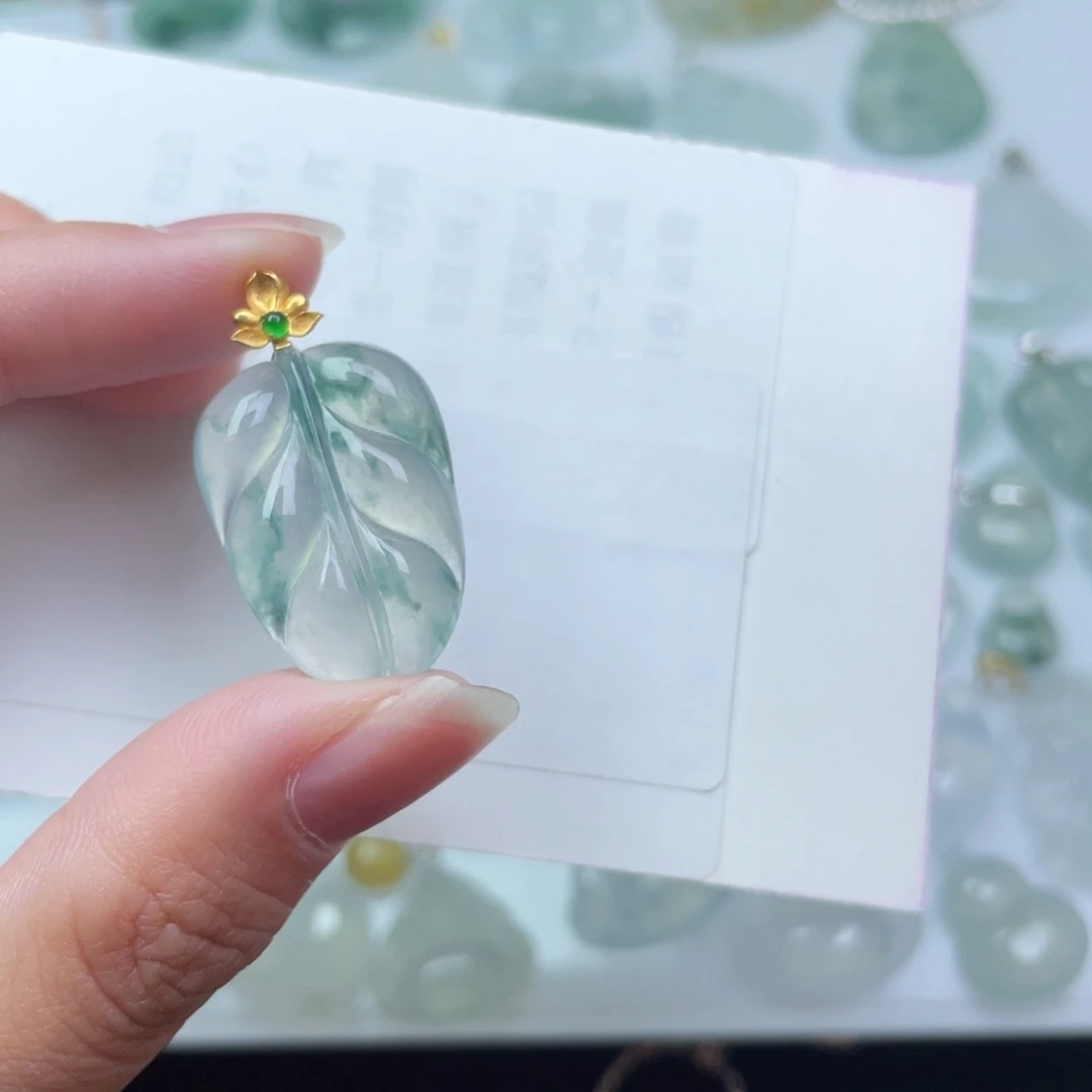 翡翠18K金镶嵌颈饰