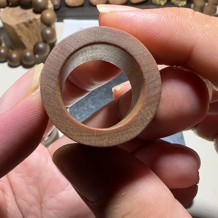 老山檀香扳指厚度1.5奶香