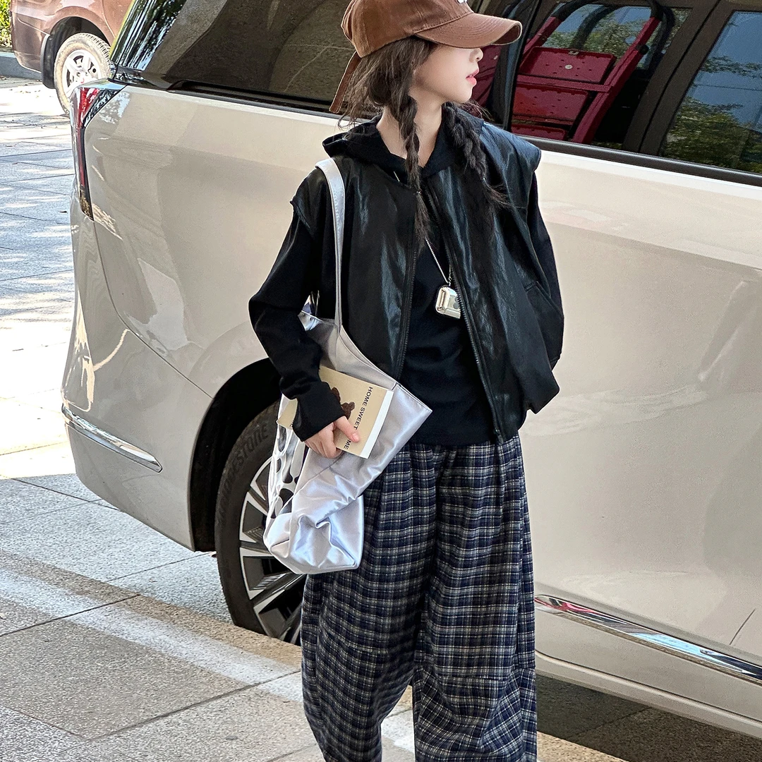 女童套装秋装2025新款儿童洋气皮马甲女孩春秋炸街格子裤三件套潮