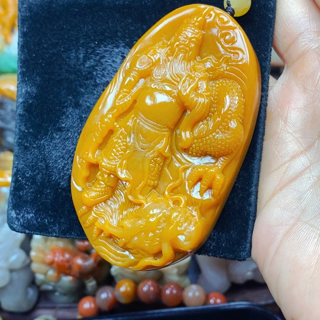 未镶嵌石英质玉（黄龙玉）颈饰
