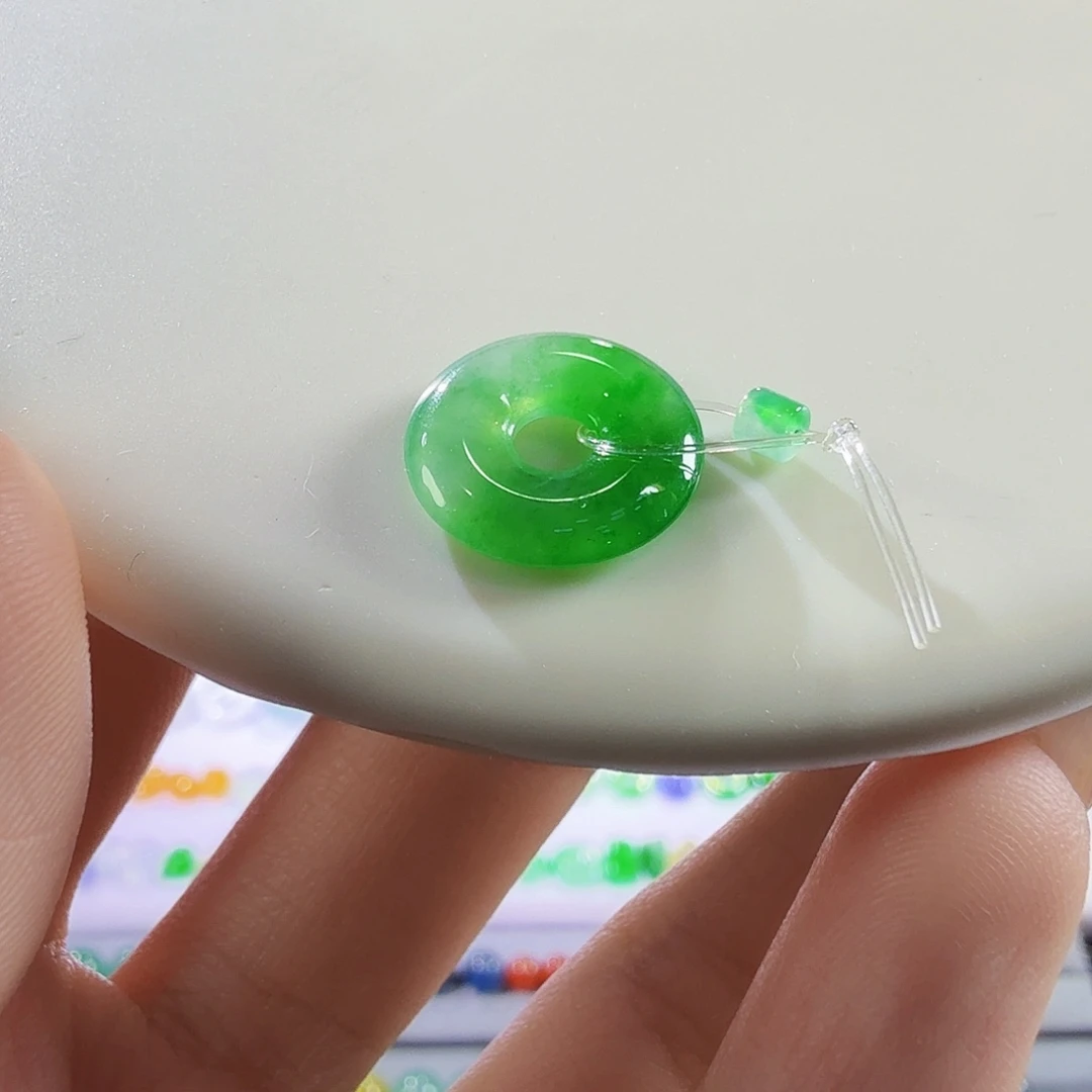 翡翠未镶嵌颈饰甜甜圈