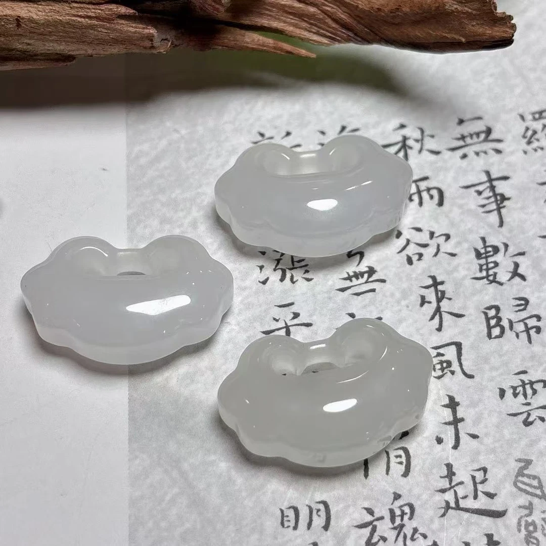 《铁头老猪》PP127石英岩玉祥云锁吊坠约30*11*20mm多样性发其一