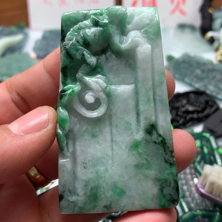 翡翠颈饰未镶嵌保真天然a货翡翠