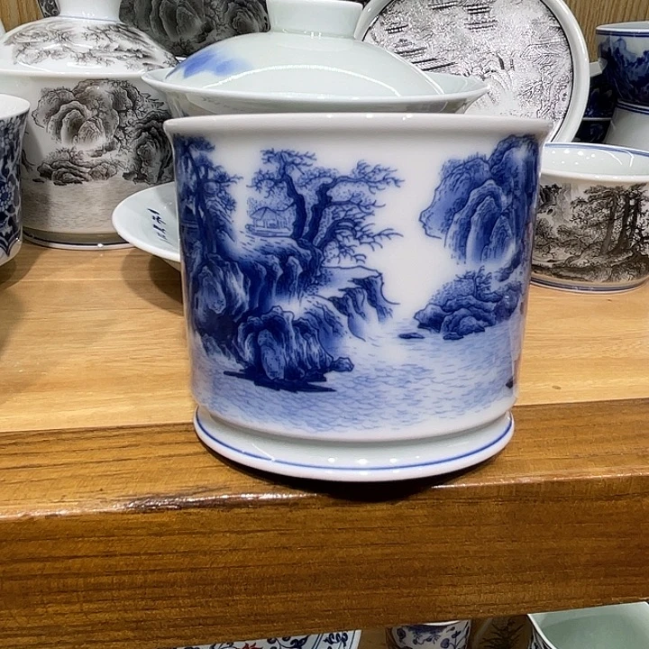 工***y青花春山图主人杯一个