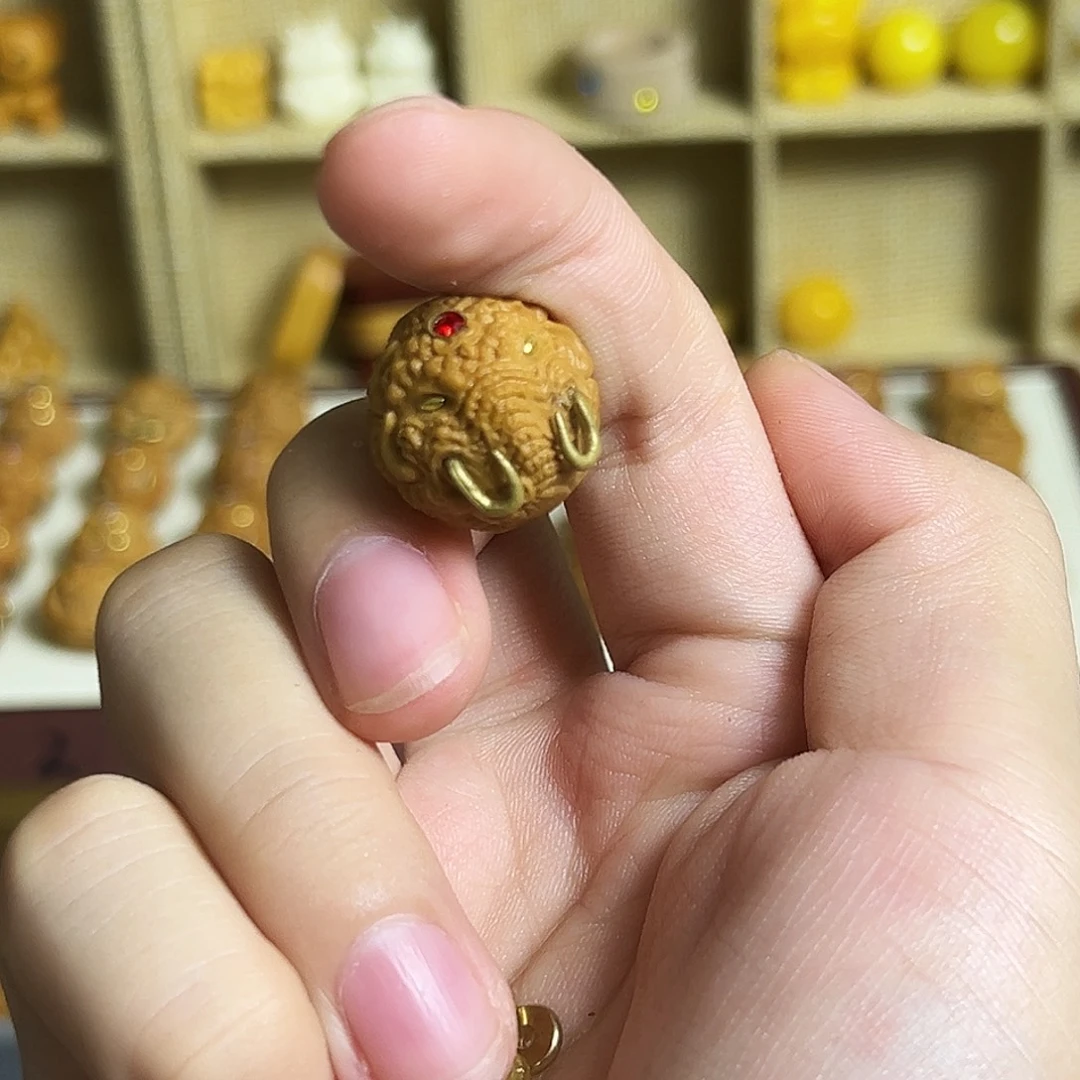 吊坠猴头核桃镶嵌单颗象神