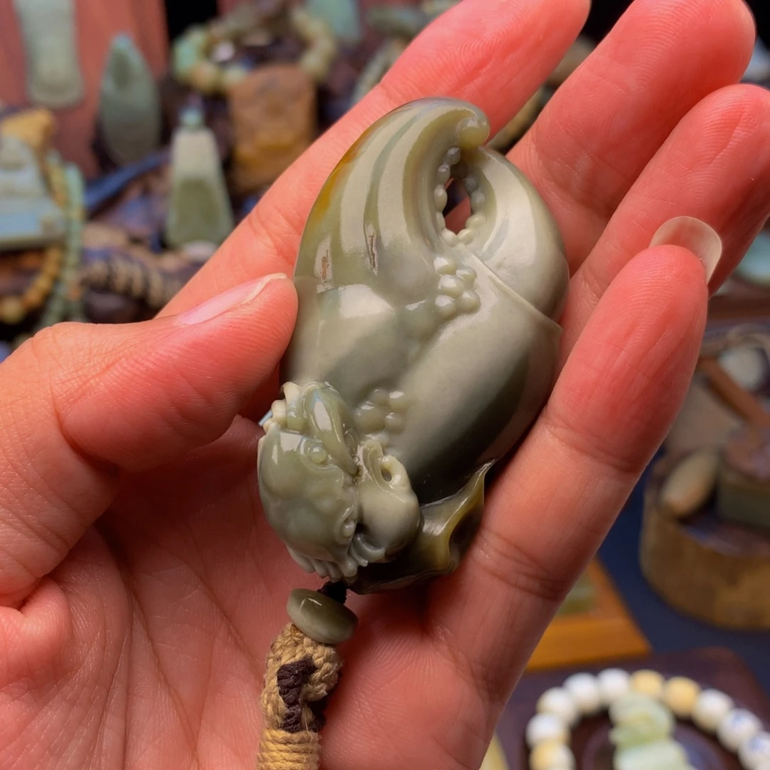 清***来未镶嵌岫岩河磨玉（透闪石质玉）挂件