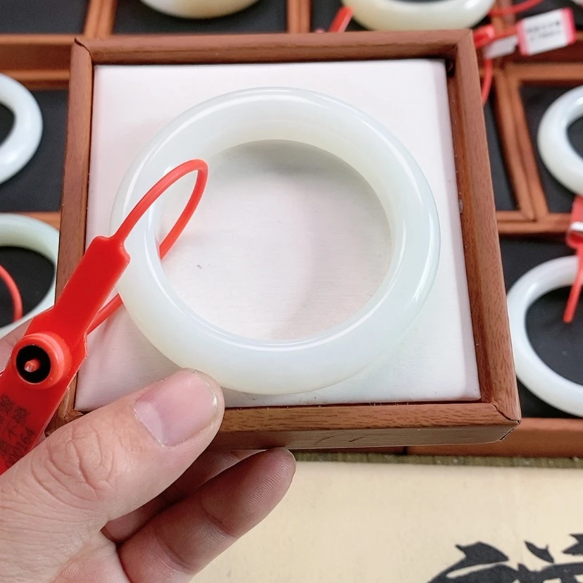 【闪购商品】未镶嵌手镯和田玉暖*…