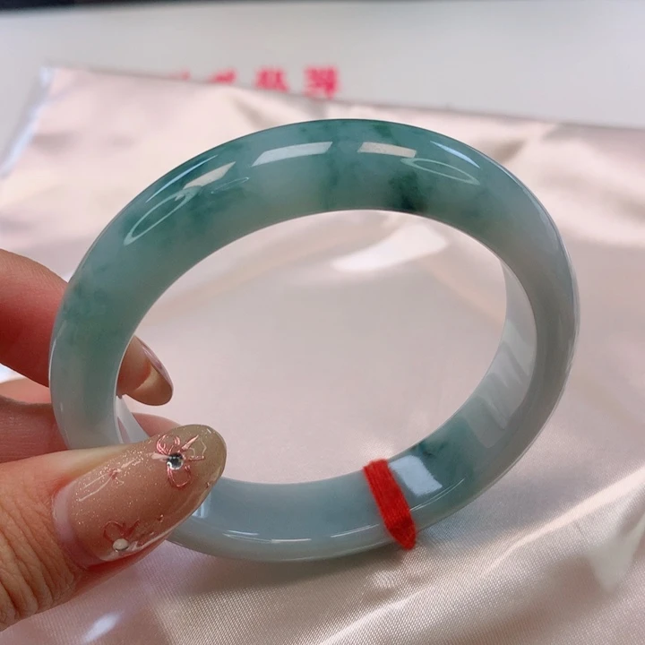 翡翠手镯未镶嵌53圈