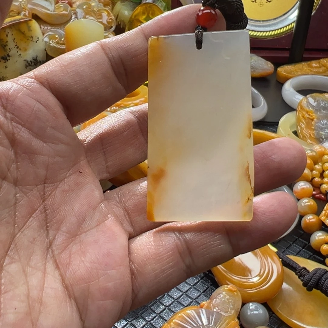 石英质玉未镶嵌颈饰