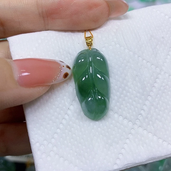 翡翠18K金镶嵌颈饰挂件