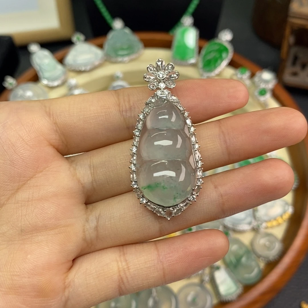 翡翠18K金镶嵌颈饰翡翠