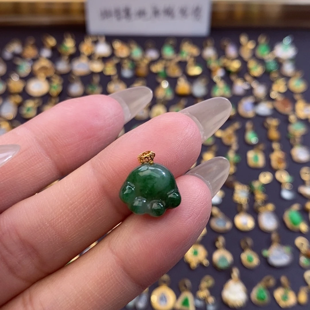 翡翠18K金镶嵌颈饰翡翠