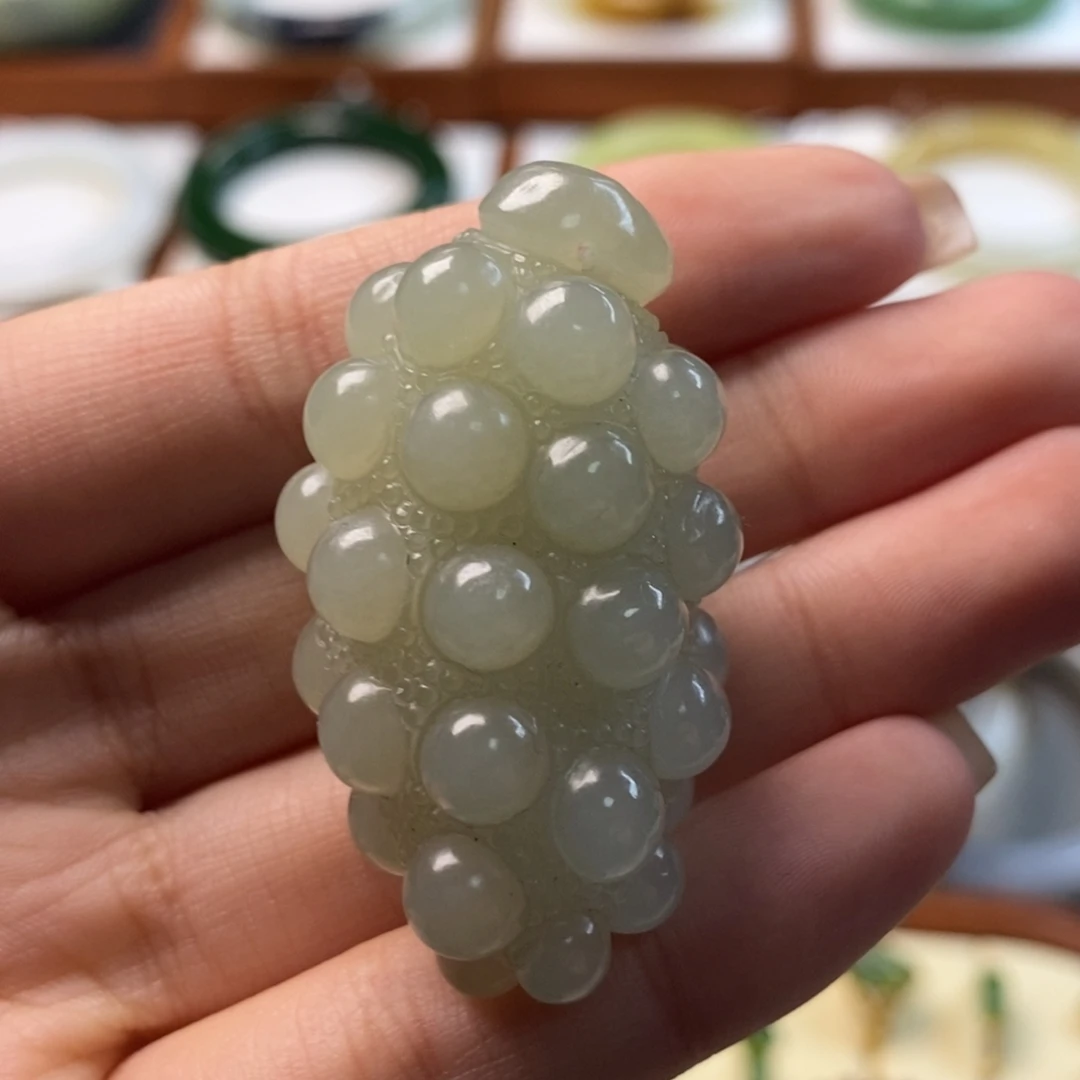 和田玉未镶嵌手镯青海冰晴葡萄挂件