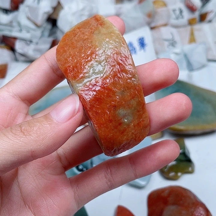 建***傅翡翠未镶嵌颈饰翡翠