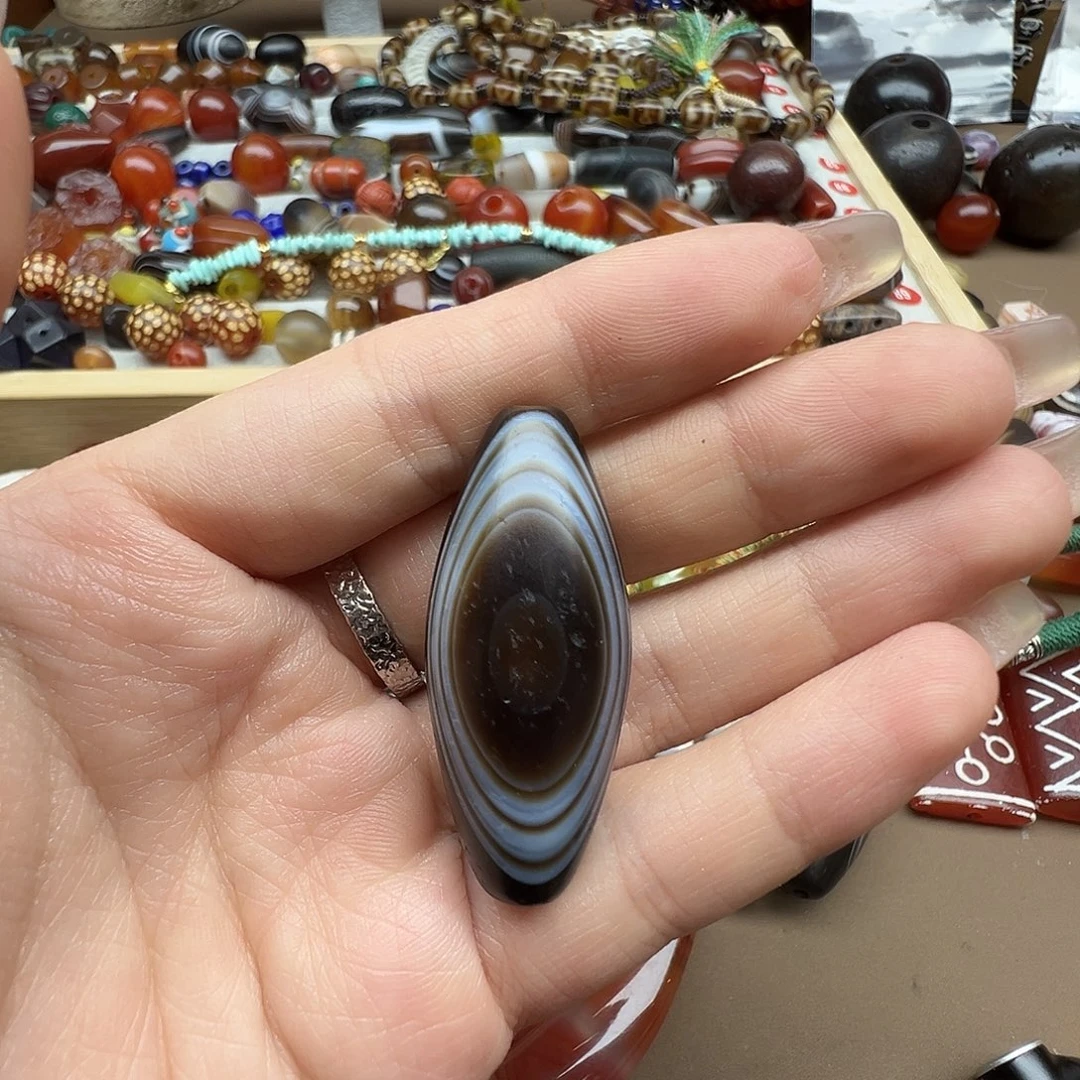 绽***春玛瑙/玉髓未镶嵌珠宝半成品