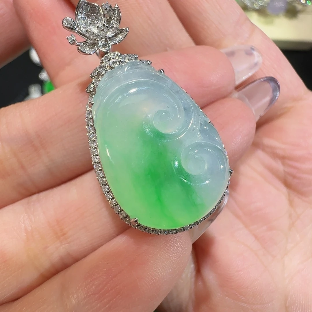 【闪购商品】颈饰18K金镶嵌翡翠