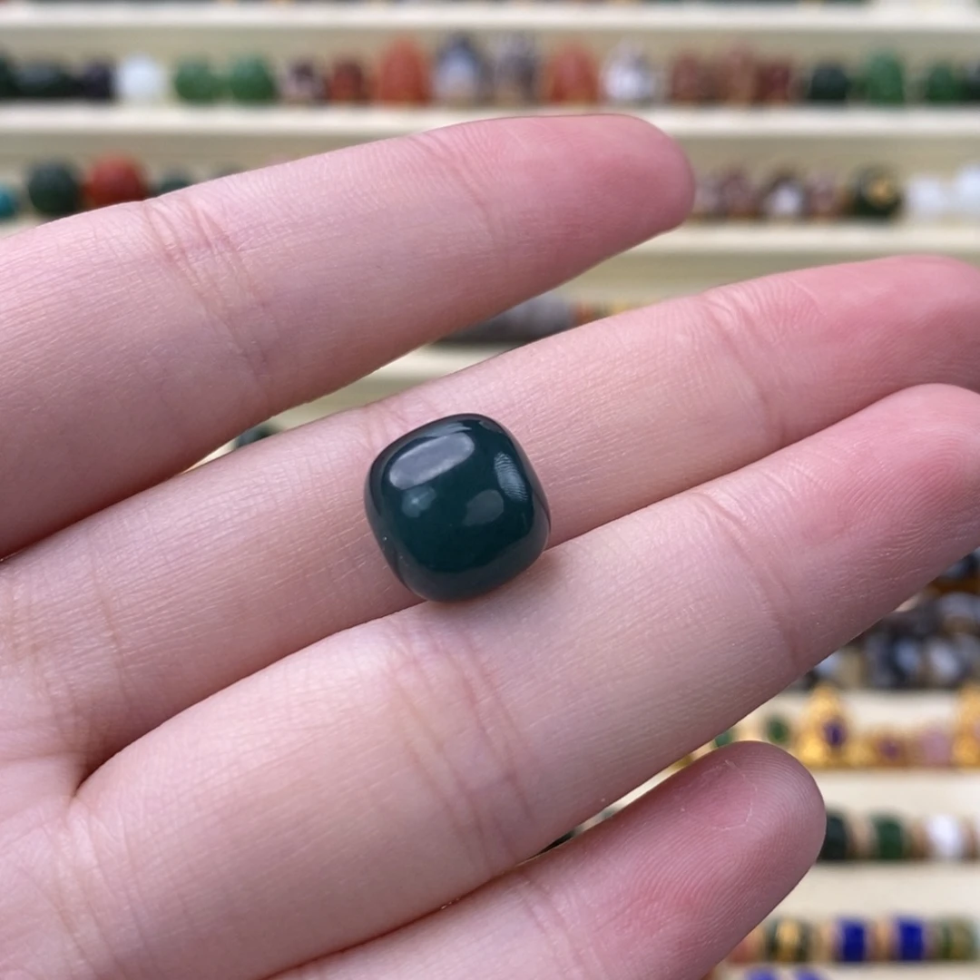 翡翠未镶嵌颈饰单珠