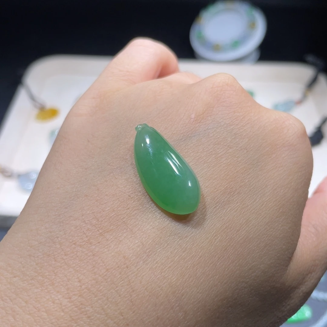 颈饰未镶嵌翡翠甜绿福瓜