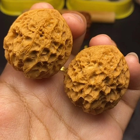 文玩核桃把件40尺珊瑚绣球