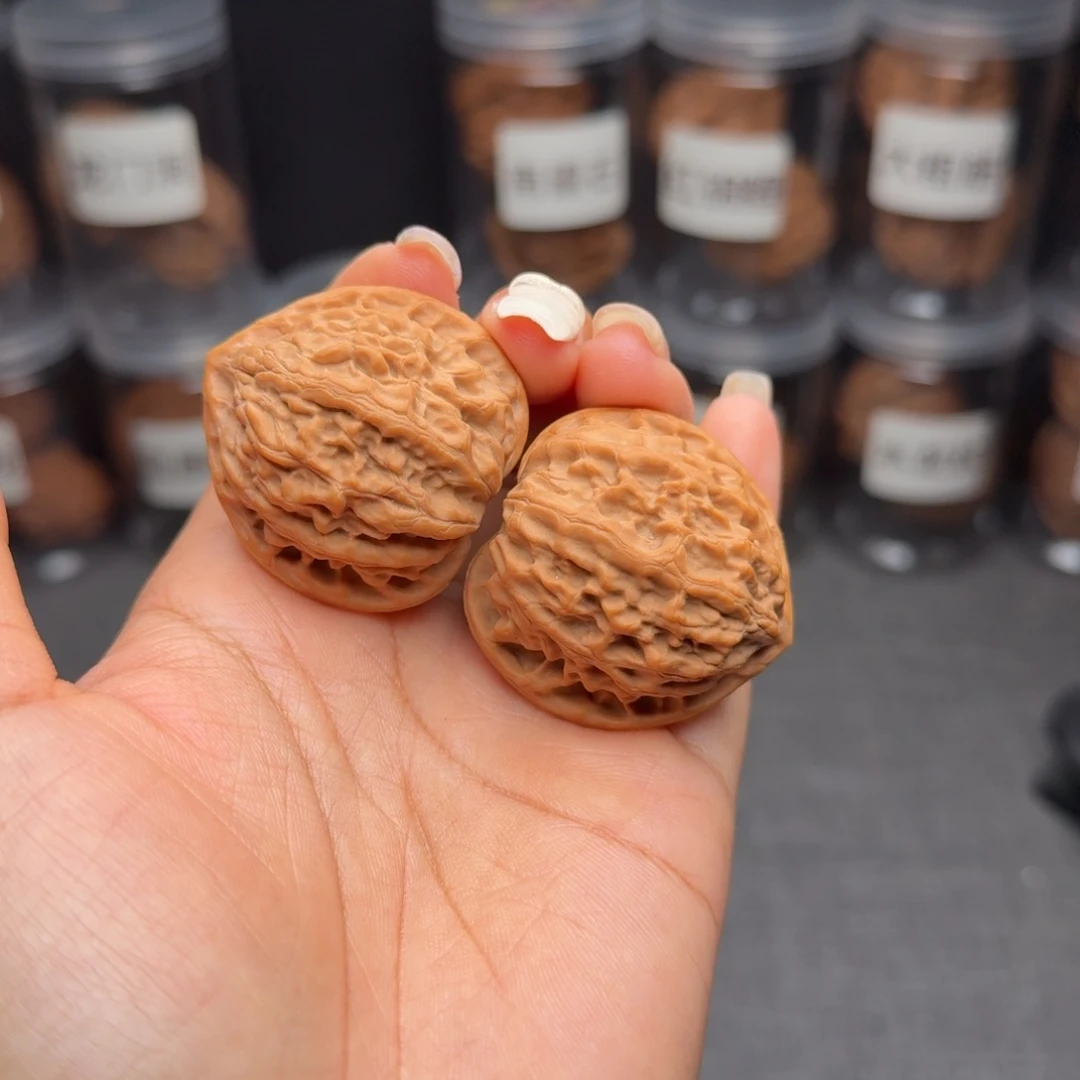 文玩核桃把件金牛