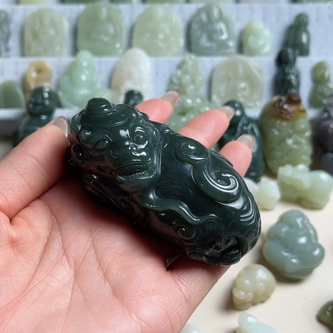 和田玉未镶嵌把件