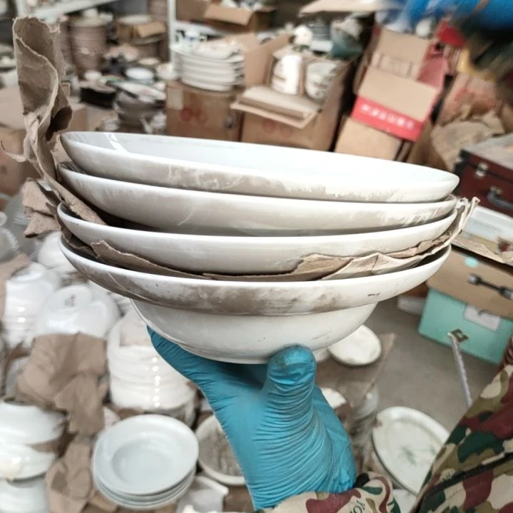 摆件。陶瓷盘子碗啥都有