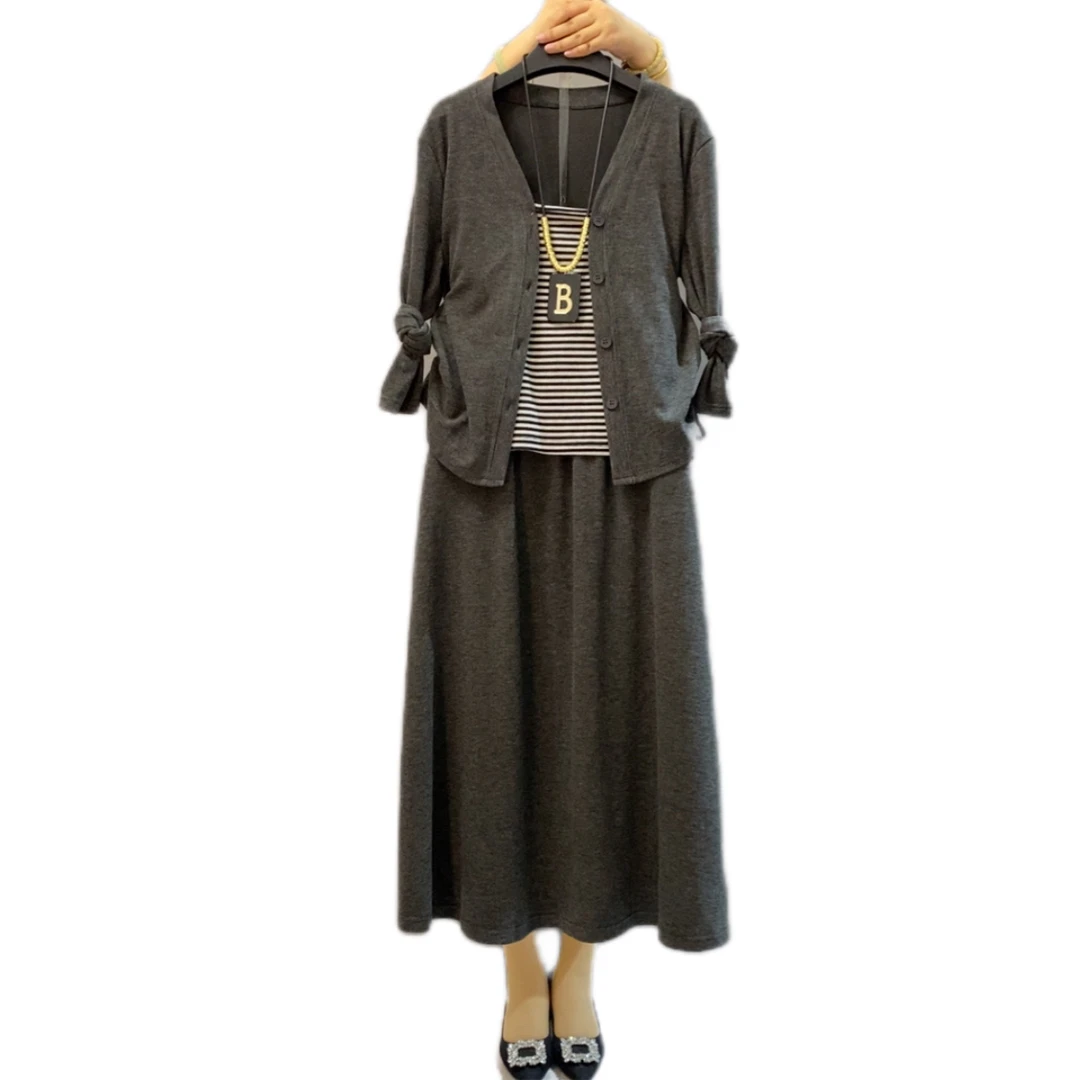 秋季新款女装大码遮肉条纹打底外套搭配半身裙设计显瘦胖妹妹套装