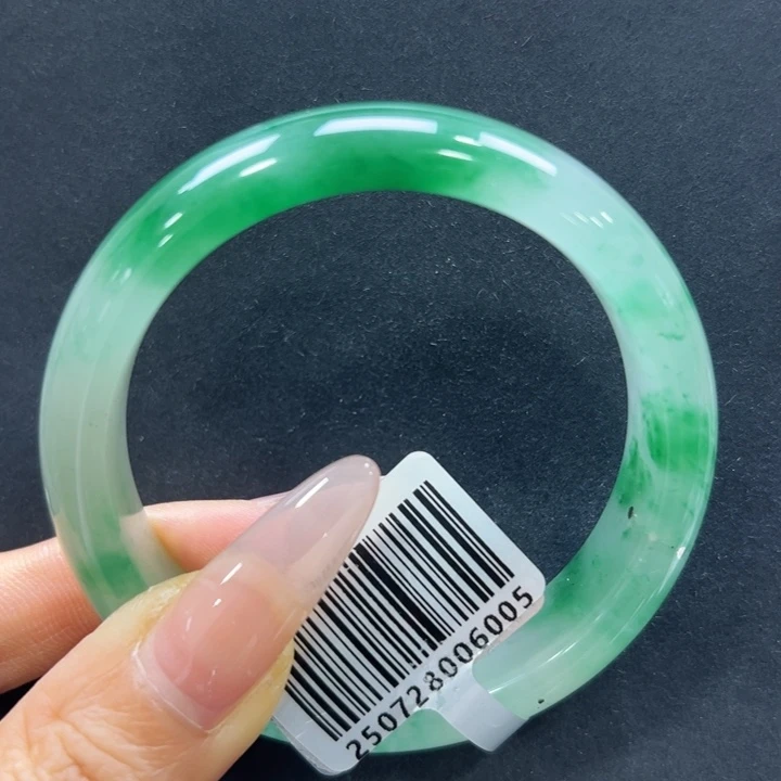 未镶嵌手镯石英质玉（非洲翠）