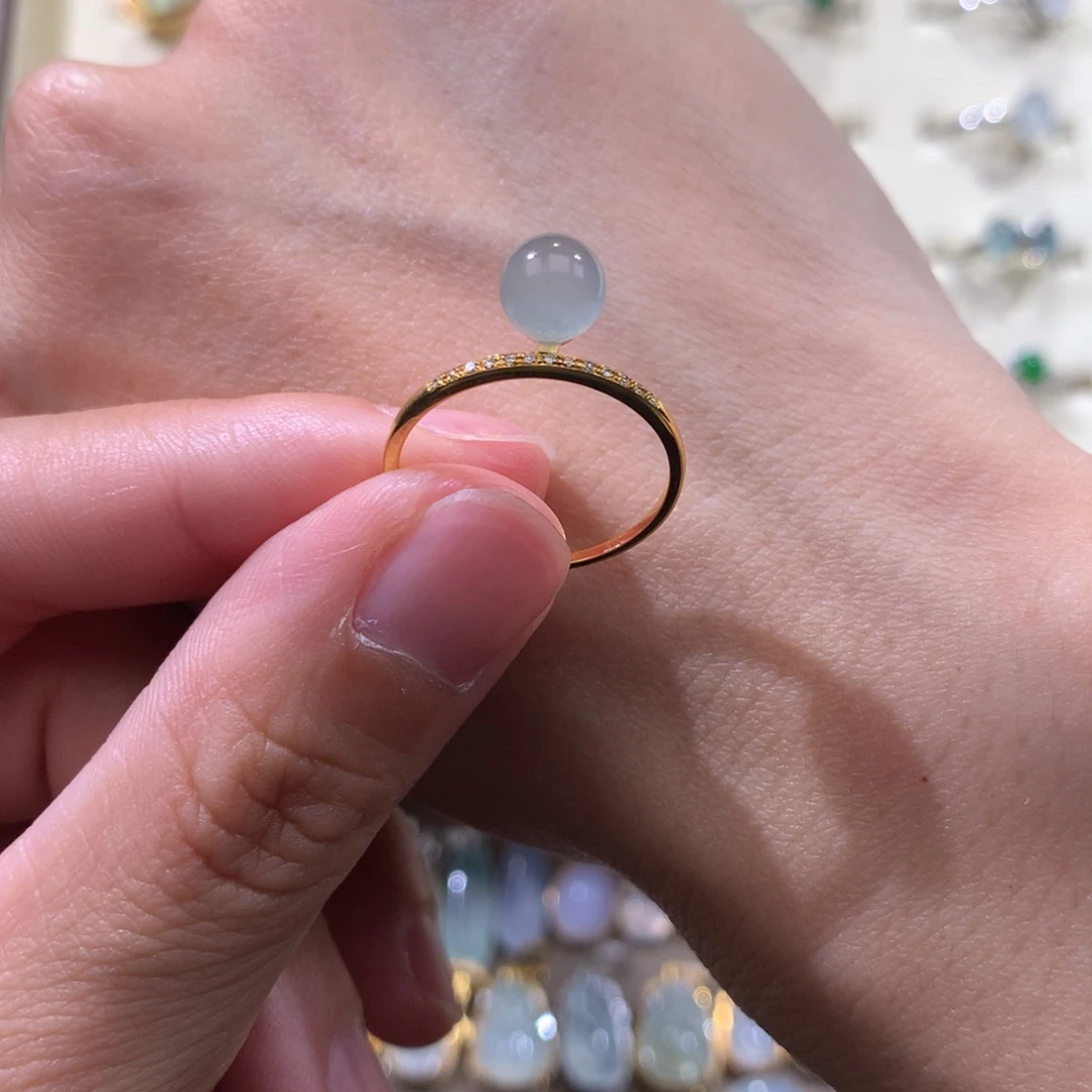 翡翠18K金镶嵌颈饰翡翠