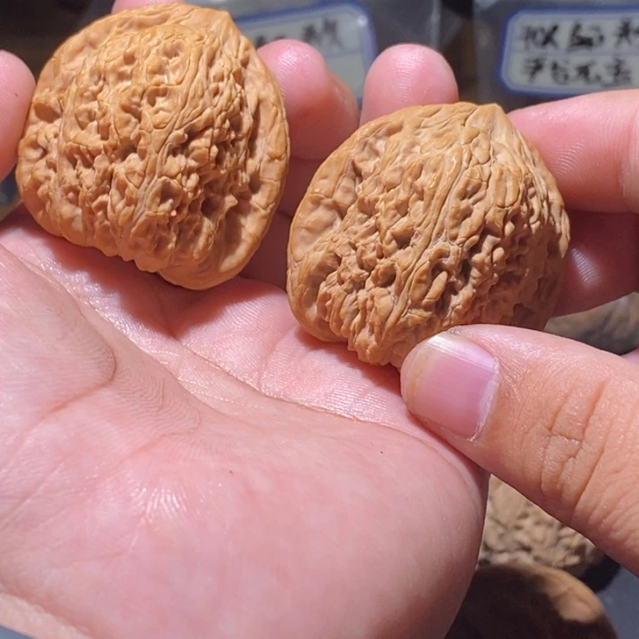 时***错吊坠文玩核桃39全品绣球