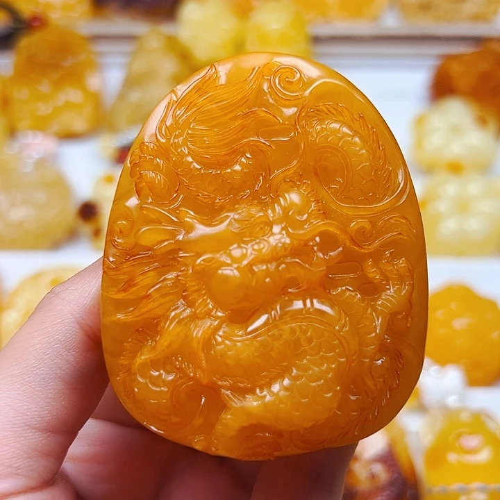 蜜蜡未镶嵌颈饰龙凤呈祥