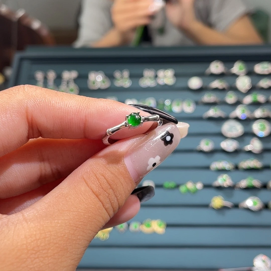 未镶嵌戒指翡翠戒指