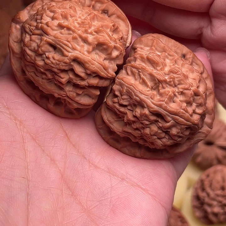 y***z文玩核桃把件三角白45