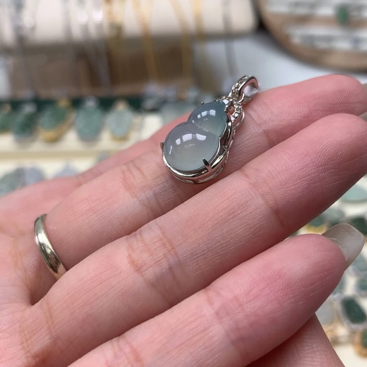 颈饰银S925镶嵌翡翠葫芦