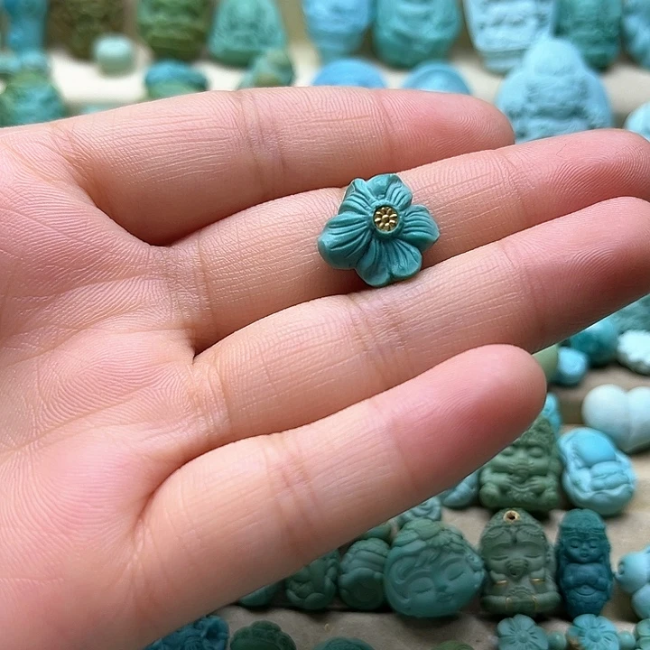 绿松石未镶嵌颈饰