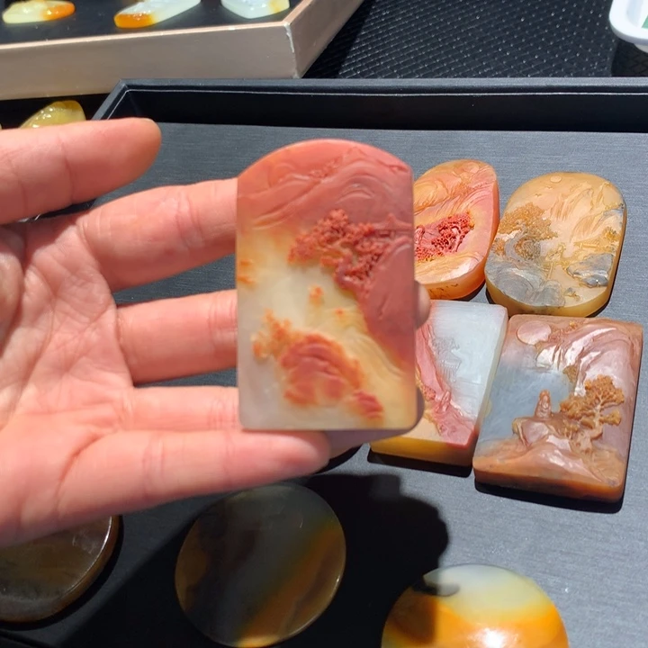 石英质玉（黄龙玉）未镶嵌颈饰