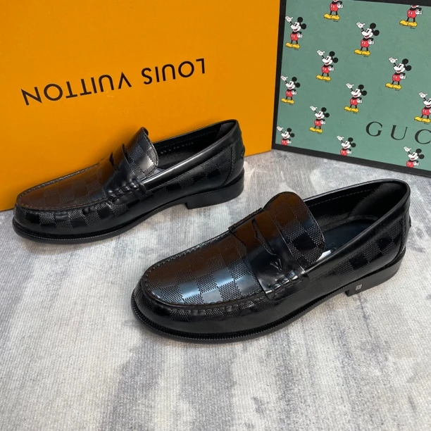未使用 LouisVuitton/路易威登 黑色亮面皮革棋盘格乐福鞋/40.5码