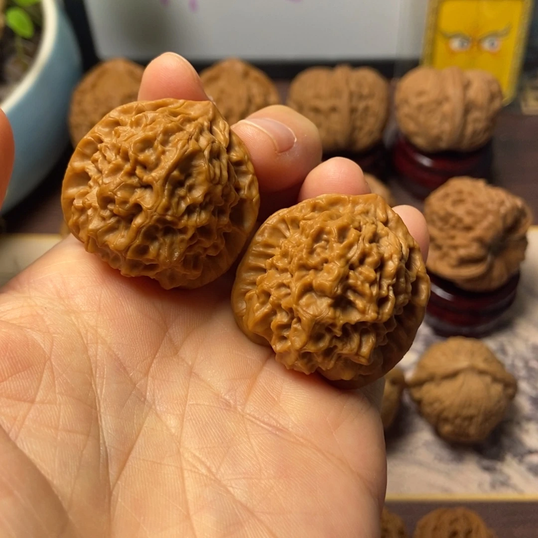 文玩核桃把件全品鱼籽纹手捻34