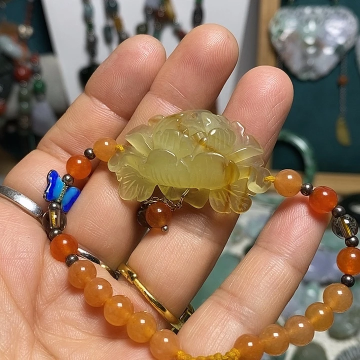 翡翠未镶嵌吊坠(赠链)