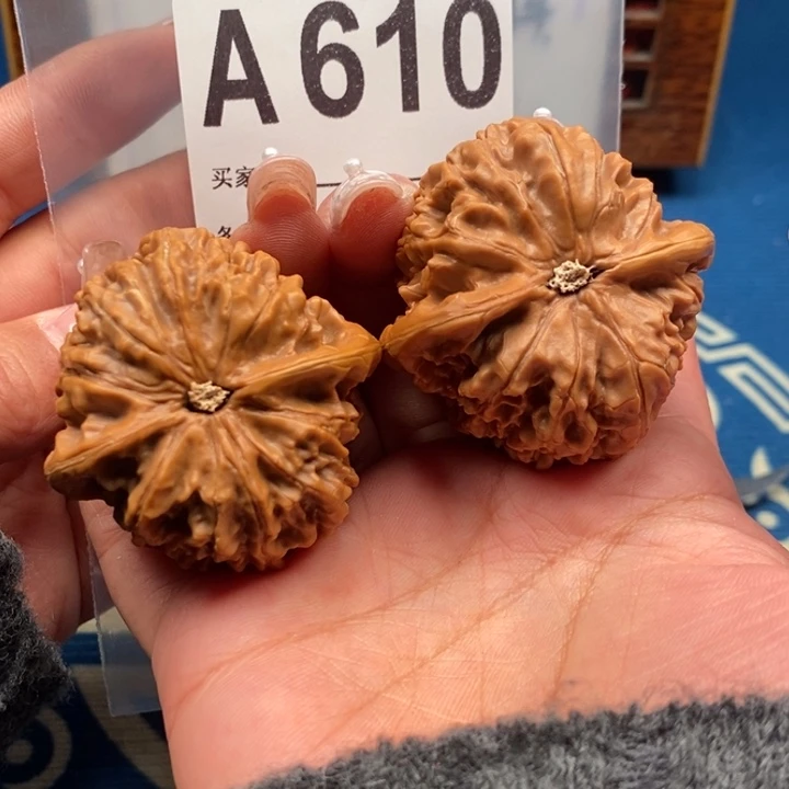 文玩核桃吊坠金麒麟精修44-45A610