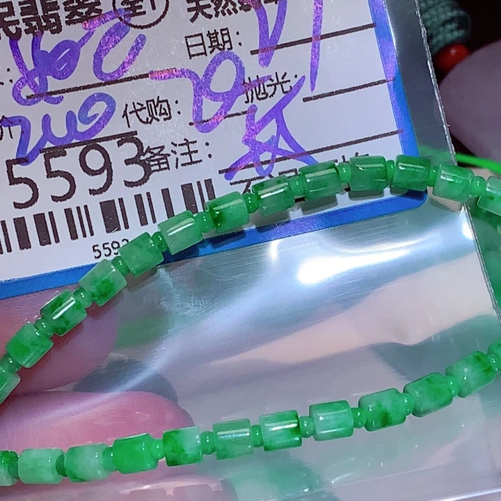 温***玉翡翠未镶嵌颈饰gvv